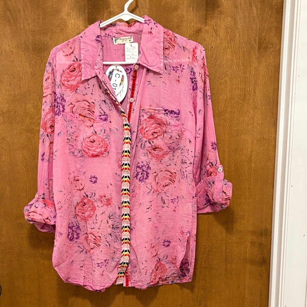 555. Magazine Pink Floral Button-Up Blouse